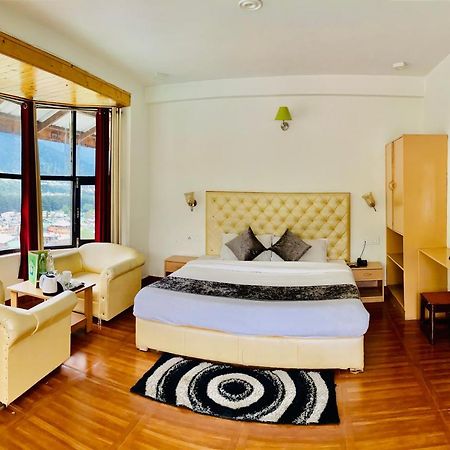 Hotel Hadimba Palace - Near Mall Road Manāli Zewnętrze zdjęcie